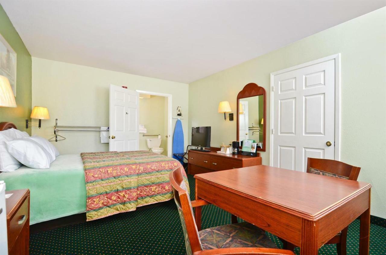 Pine Point Inn & Suites Smithville Eksteriør billede