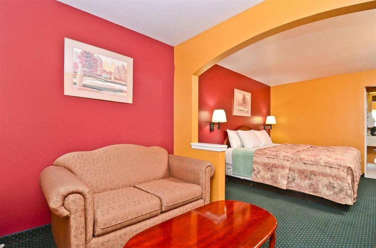 Pine Point Inn & Suites Smithville Eksteriør billede
