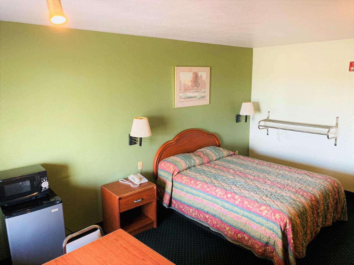 Pine Point Inn & Suites Smithville Eksteriør billede